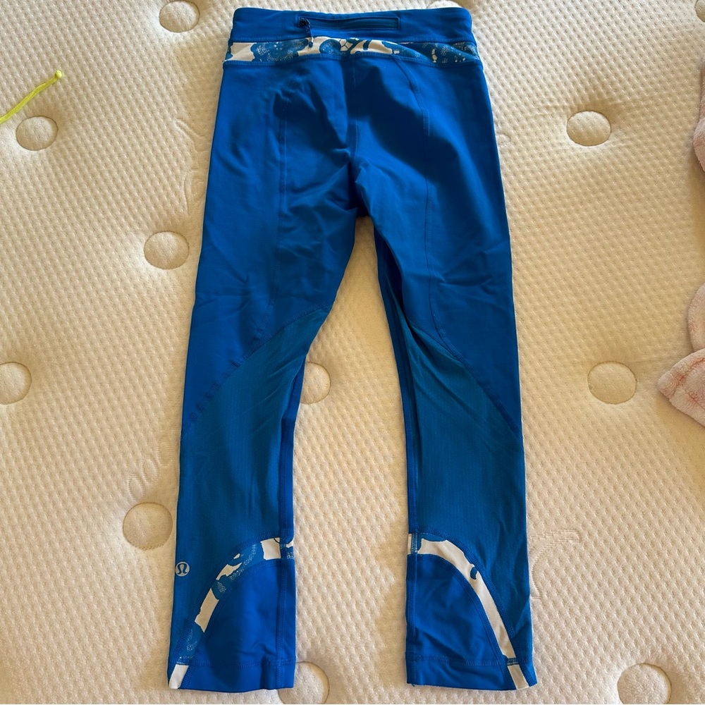 Lululemon blue cropped leggings with flower print